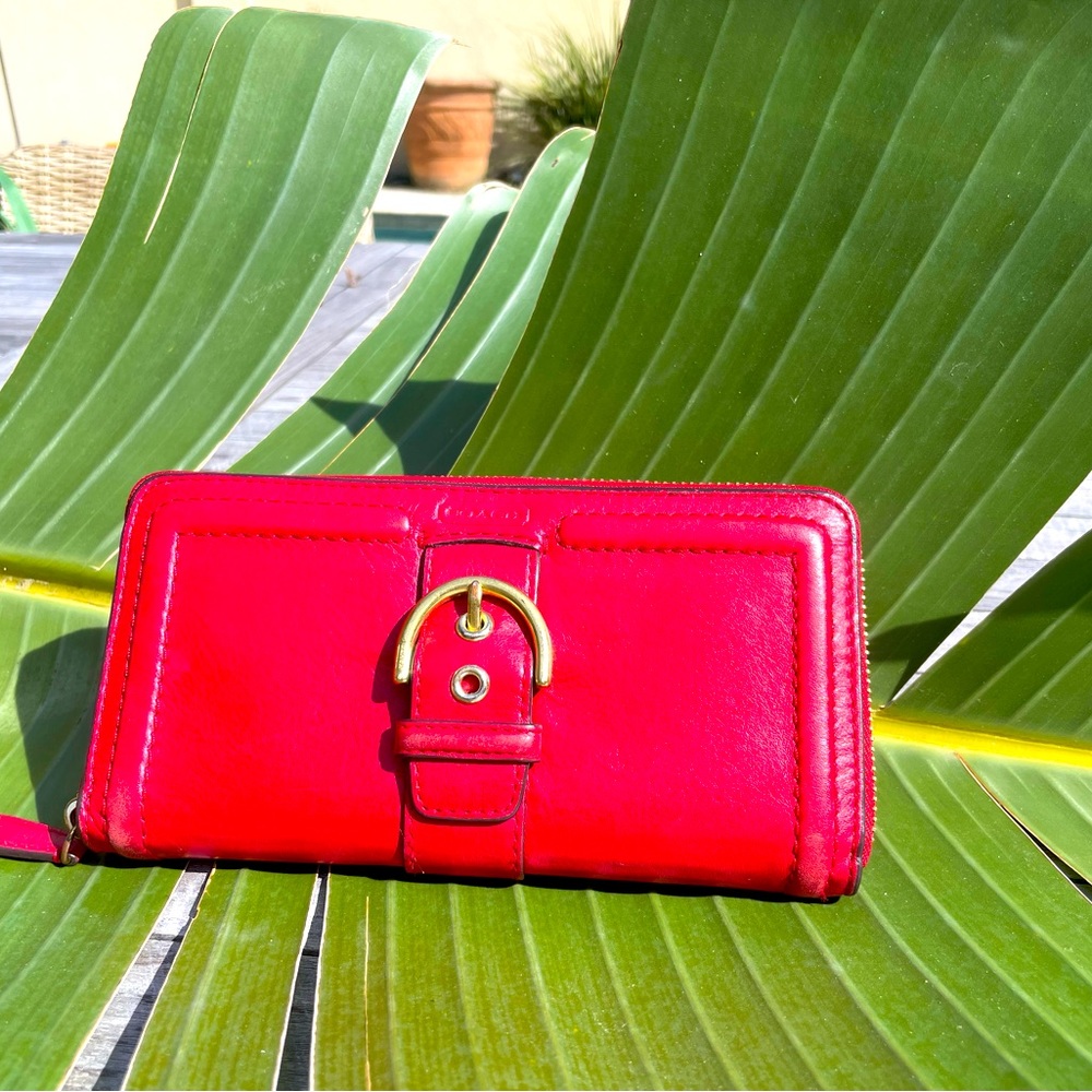 COACH ZIP AROUND WALLET